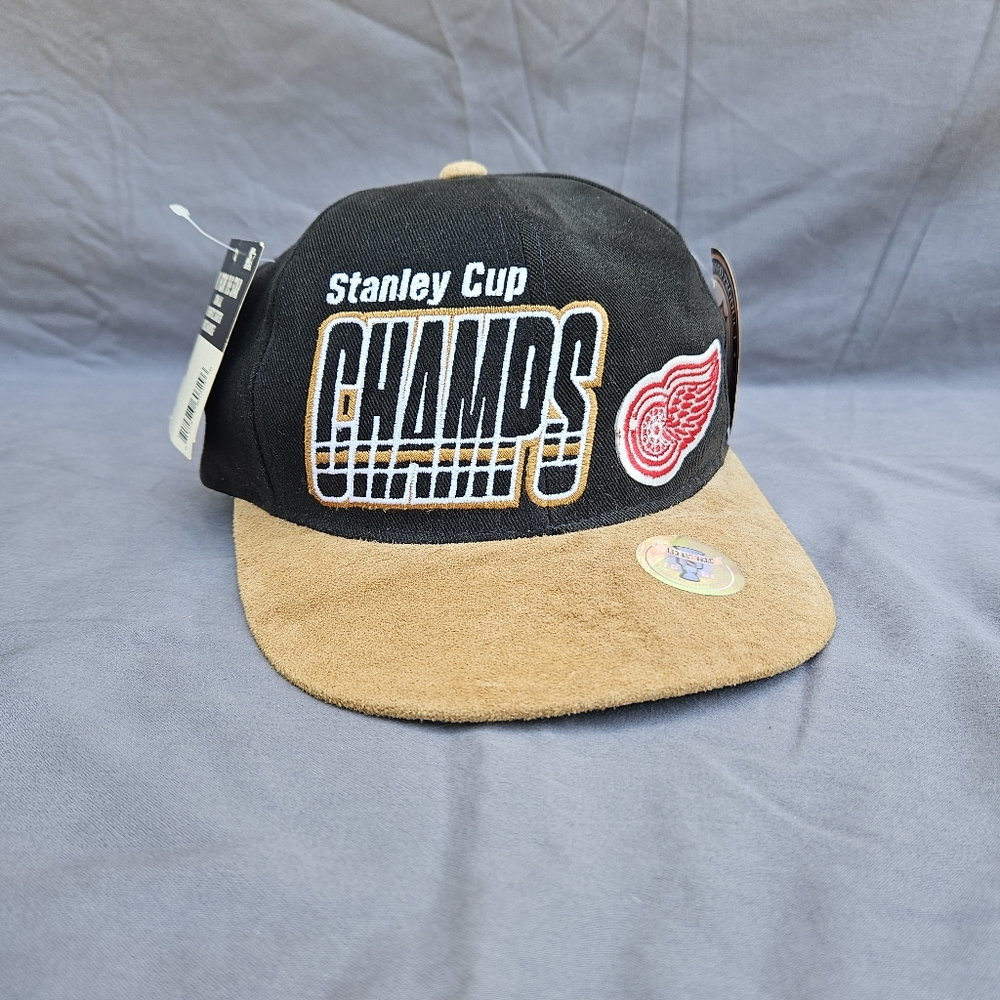 NWT Vintage Starter Detroit Red Wings 1997 Stanley Cup Suede Velcro Back Hat